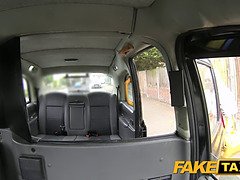 Faux cab bubbly blonda sucks dick in taxi