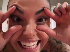Grosser arsch, Hundestellung, Frau frau mann, Klaffend, Kurzes haar, Jungendliche (18+), Flotter dreier, Titten
