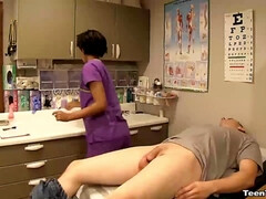デカチン, 茶髪の, 着衣女と全裸男, グローブ, 手コキする, 看護婦, オフィス, オイル