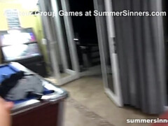 Grote mammen, Vingeren, Groep, Hardcore, Masturbatie, Orgie, Openbaar, Geschoren