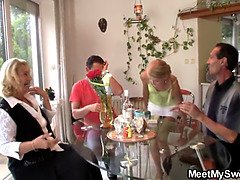 Mooi, Blond, Oudere vrouw, Rijpe lesbienne, Moeder die ik wil neuken, Moeder, Tiener, Trio