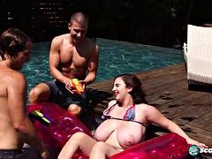 Belle grosse femme bgf, Gros seins, Plantureuse, Tir de sperme, Groupe, Homme homme femme, Nue, Fête