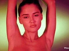 18 ans, Gros seins, Doigter, Masturbation, Rasée, Solo, Dénudage, Adolescente