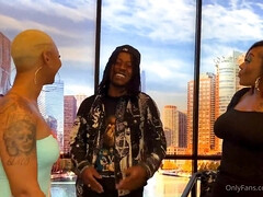 Cul, Gros cul, Noire, Blonde, Brunette brune, Tir de sperme, Branlette thaïlandaise, Plan cul à trois