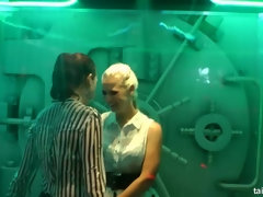 衣服着たままセックス, ダンス, レズビアン, ヌード, オージー, パーティ, ポルノスター, ソフトコア