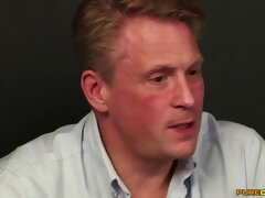 Lieveling, Pijpbeurt, Rondborstig, Naakte man aangeklede vrouw, Dominante vrouw, Kwartet, Handbeurt, Lesbisch