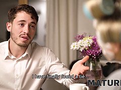 Blonde, Femme couguar, Couple, Européenne, Mature, Chatte, Séduite, Rasée