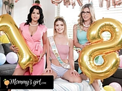 18, デカ尻, デカパイ, 指いじり, Hd, レズビアン, 淫乱熟女, スパンキング