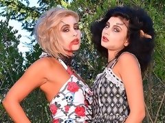 Cul, En levrette, Lesbienne, Masturbation, De plein air, Chatte, Dénudage, Adolescente