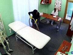 Sucer une bite, Lesbienne, Léchez, Infirmière, Bureau, Chatte, Uniforme, Voyeur