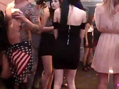 Любители, Сумасшедшие, Чешки, Ласковые ручки, Лизание, Натуральные сиськи, Вечеринка, Киски