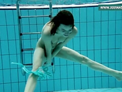 18 летние, Любители, Брюнетки, Голышом, Бассейн, На публике, Молоденькие, Под водой