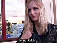 ブロンド, バック, 指いじり, 下着, オナニー, アウトドア, ガリガリ, 一人