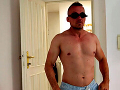 Anaal, Grote kont, Grote mammen, Badpak, Hondjeshouding, Masseren, Moeder die ik wil neuken, Tatoeage