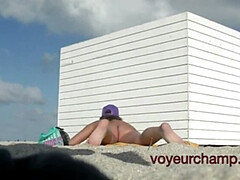 Playa, Culo grande, Despelote, Peludo, Madres para coger, Desnudo, Público, Voyeur