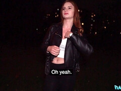 Leie, Grosse titten, Blasen, Kehlenfick, Pov, Öffentlich, Realität, Rotschopf