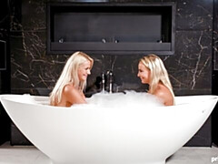 18 летние, Большие сиськи, Пальцем, Поцелуи, Лизание, Бритые, Тощие, Сиськи