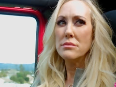 69 negenenzestig, Geweldig, Blond, Handbeurt, Moeder die ik wil neuken, Geschoren, Rok, Tieten likken