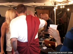 Sucer une bite, Mixte, Queue, Mère que j'aimerais baiser, Fête, Allumeuse, Adolescente, Voyeur