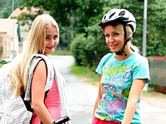 Grosser arsch, Blondine, Lesbisch, Lecken, Lingerie, Masturbation, Entkleiden, Titten