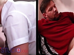 18, イギリス人, イく瞬間, 顔射, ハードコア, 自家製, 教師, ユニフォーム