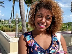 Grosse bite, Sucer une bite, Voiture, Noir ébène, Interracial, Seins naturels, Maigrichonne, Adolescente