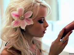 Pijpbeurt, Naakte man aangeklede vrouw, Sperma shot, Moeder die ik wil neuken