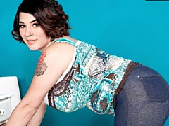 Толстушки, Большая жопа, Брюнетки, Пухленькие, Пальцем, Мастурбация, Соло, Стриптизерша