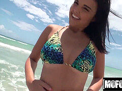 Любители, Пляж, Семяизвержение, Сперма на лице, Латиноамериканки, Бритые, Молоденькие