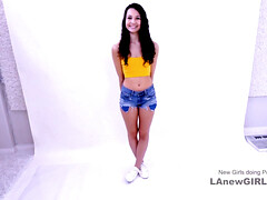 18 ans, Amateur, Éjaculer dans la bouche, Mignonne, Branlette thaïlandaise, Pov, Suçant, Serré