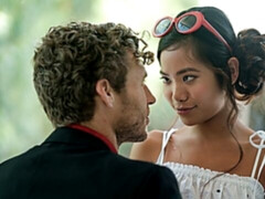 Arsch, Braunhaarige, Hundestellung, Handjob, Interrassisch, Küssen, Tätowierung, Jungendliche (18+)