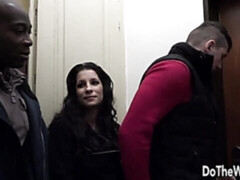 Amateur, Noire, Sucer une bite, Brunette brune, Cocu, Adolescente, Plan cul à trois, Nénés