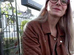 Kont, Blond, Sperma shot, Fetisj, Brillen, Mager, Kousen, Tieten likken