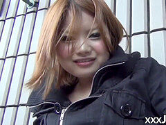 honey from Japan plays with her cunny on the streets