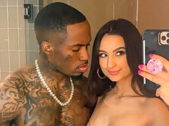 Blasen, Braunhaarige, Behaart, Interrassisch, Lecken, Muschi, Entkleiden, Jungendliche (18+)