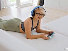 Verga grande, Rubia, Gafas, Sexo duro, Hd, Lesbiana, Cabello corto, Tetas