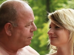 ブロンド, フェラチオ, バック, 目瞪口呆, キス, アウトドア, ガリガリ, ストリッピング