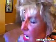 Blonde, Sucer une bite, Tir de sperme, Branlette thaïlandaise, Mature