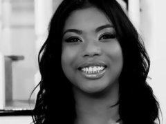 Grosse titten, Schwarz, Braunhaarige, Schwarz, Natürlichen titten, Höschen, Solo, Strümpfe