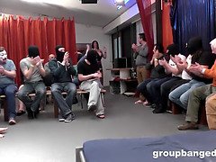 Большие сиськи, Минет, Семяизвержение, Глубокая глотка, Милф, Втроем