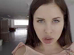 Leie, In den arsch, Blasen, Braunhaarige, Aufs gesicht abspritzen, Klaffend, Russisch, Rasiert