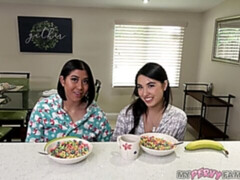 Penetracion con dedos, Lamidas, Tetas naturales, Coño, Afeitado, Cabello corto, Adolescente, Tetas