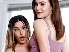 18, ベッドルーム, デカパイ, キス, レズビアン, ガリガリ, ストリッピング, ティーン