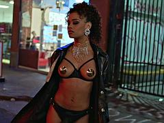 Lamer culo, Rubia, Morena, Penetracion con dedos, Besar, Lesbiana, Lencería, Tetas