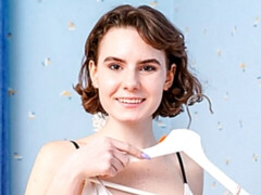 Culo, Morena, Penetracion con dedos, Lencería, Tetas naturales, Cabello corto, Flaco, Adolescente