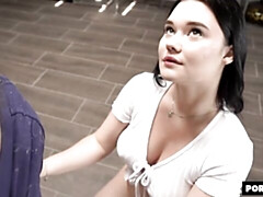 18 ans, Gros cul, Gros seins, Sucer une bite, Léchez, Masturbation, Maigrichonne, Adolescente
