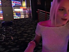 Grosse bite, Blonde, Sucer une bite, Masturbation, Chevaucher, Rasée, Maigrichonne, Nénés