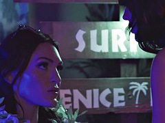 Grote mammen, Pijpbeurt, Bruinharig, Vingeren, Hardcore, Hakken, Shemale, Tatoeage