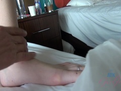 Braunhaarige, Sperma im mund, Fingern, Freundin, Handjob, Pov, Rasiert, Schlafend