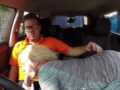 Lieveling, Blond, Pijpbeurt, Auto, Hondjeshouding, Hd, Moeder die ik wil neuken, Gezichtspunt